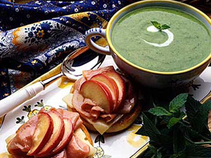 COUNTRY PEA SOUP WITH SMOKED HAM & APPLE MUFFINS