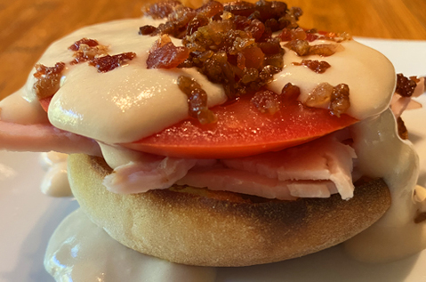 TURKEY TOMATO BACON AND WHITE SAUCE ON BAYS