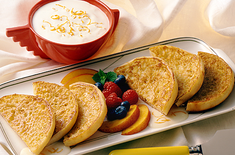 HALVED ENGLISH MUFFINS IN A LINE WITH FRUIT IN THE MIDDLE